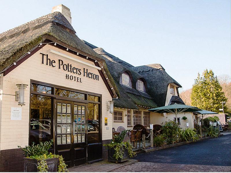 רומזי Potters Heron Hotel מראה חיצוני תמונה
