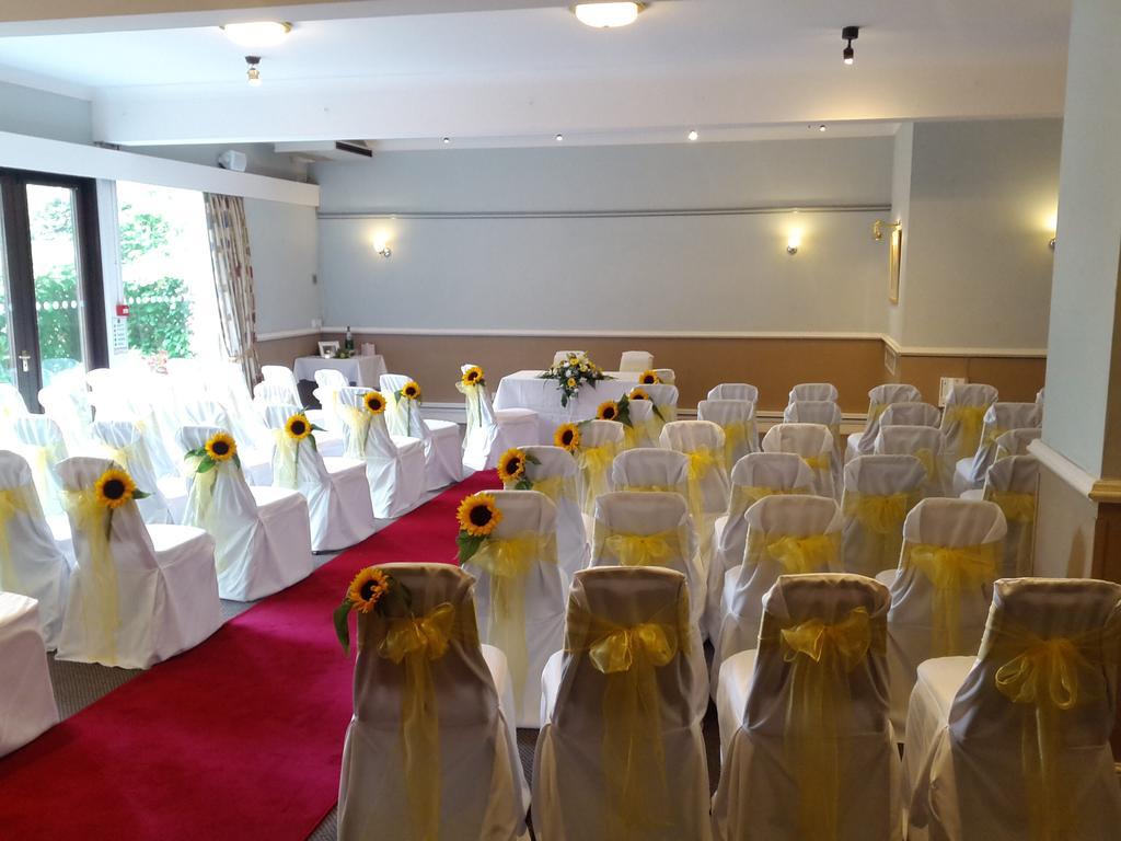 רומזי Potters Heron Hotel מראה חיצוני תמונה