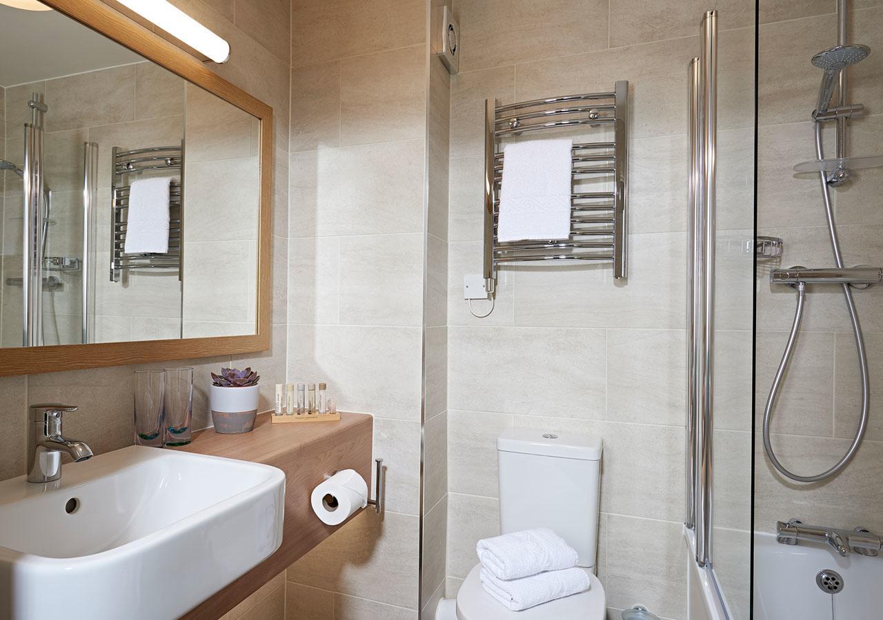 רומזי Potters Heron Hotel מראה חיצוני תמונה